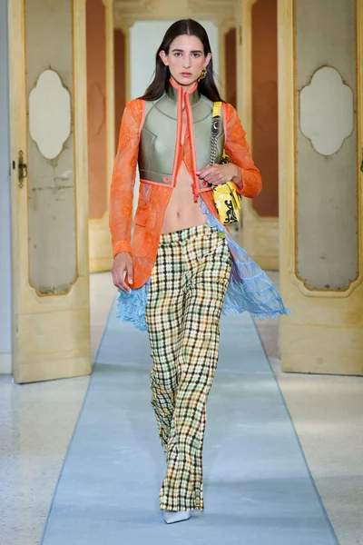 Look 9
